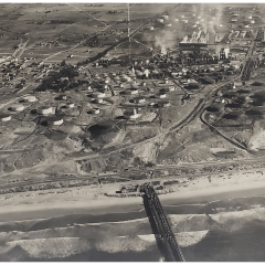 A black and white aerial photo of the El Segundo Standard Oil Refinery in 1930.