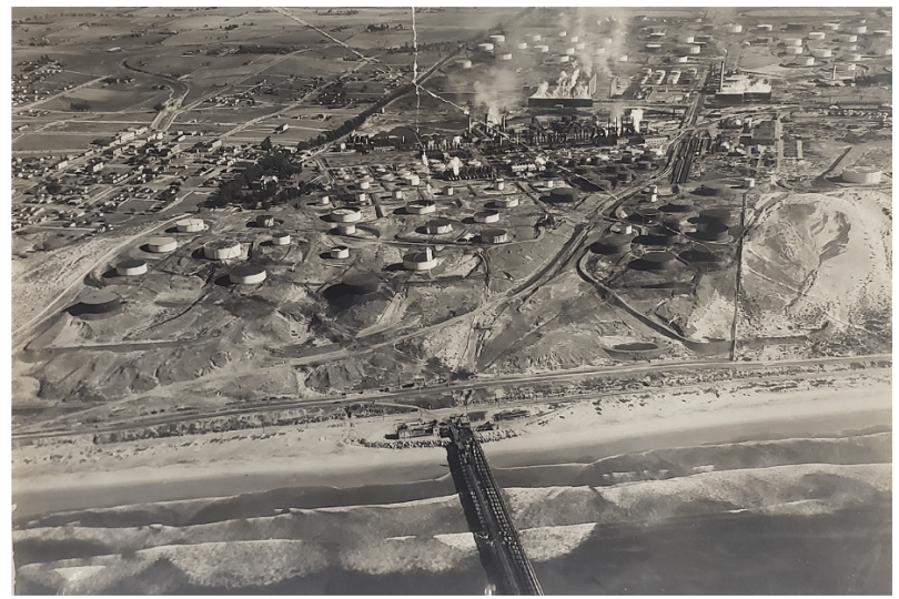 A black and white aerial photo of the El Segundo Standard Oil Refinery in 1930.