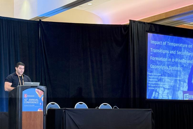 Daniel Gonzalez presenting at the American Association for Aerosol Research Conference.