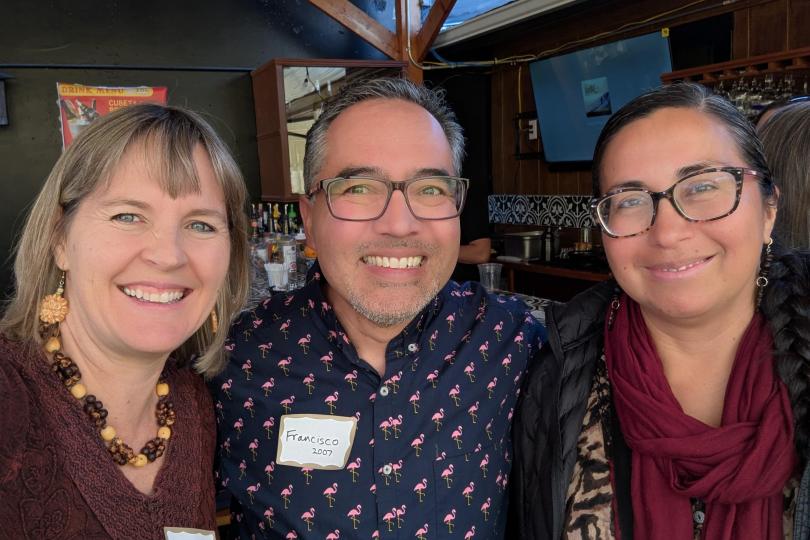 Carina Bracer (2003), Francisco Dóñez (2007), and Catalina Garzón-Galvis (2005) smile for a selfie. 